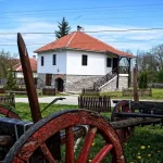 Zavičajna kuća vajarke Ljubinke Savić – Grasi